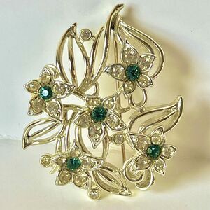 Kramer Brooch Green & Clear Stones Gold Tone Fillegree Open Work Signed 2”